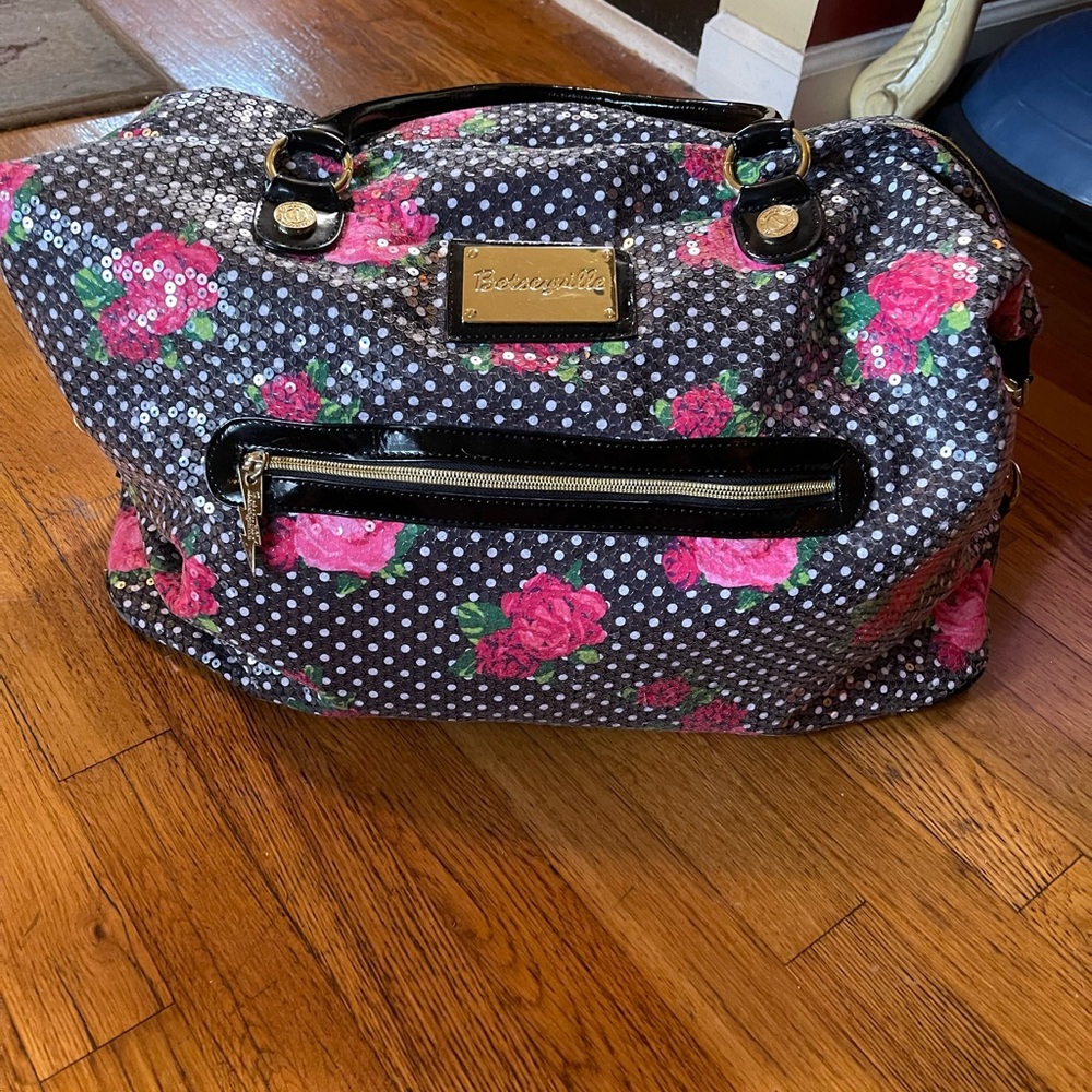 Betsey Johnson weekender bag GUC